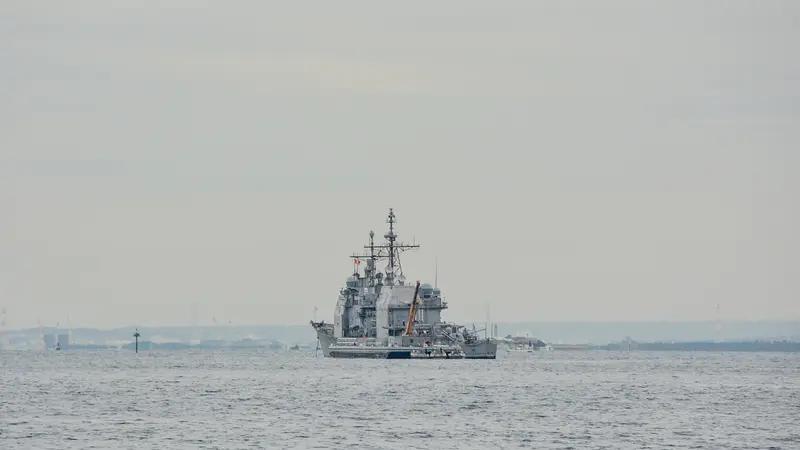 4月11日，美国媒体报道称，数艘美国海军舰船于当日驶过霍尔木兹海峡，此次行动并未