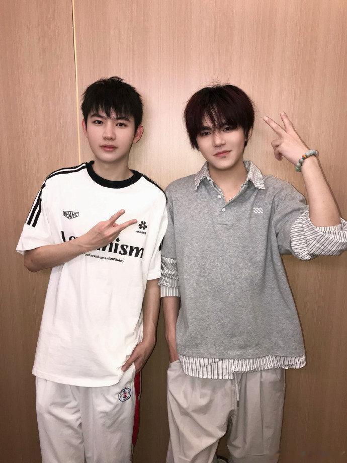 九尾诺言合照诺言九尾合照 九尾诺言合照来喽 