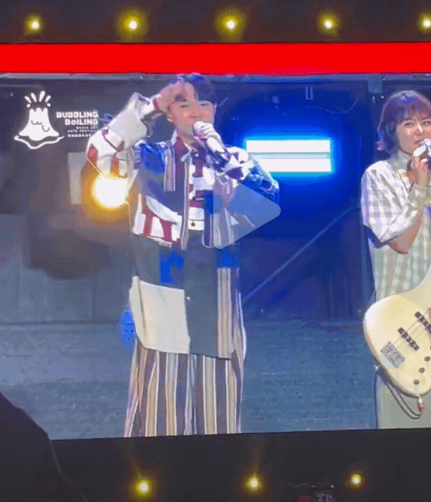 #吴青峰的笑声比破音还好笑##吴青峰[超话]#哈哈哈，吴青峰唱歌破音把自己笑翻了