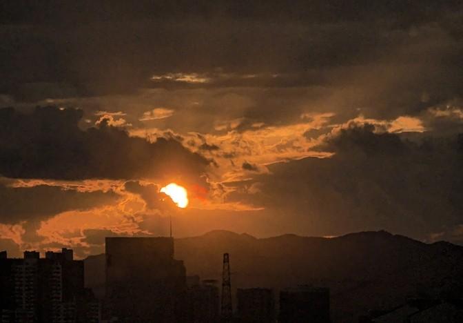 湖南工程学院女老师被前男友举报，这事儿闹得沸沸扬扬，让我不禁想：中国，你咋就这么