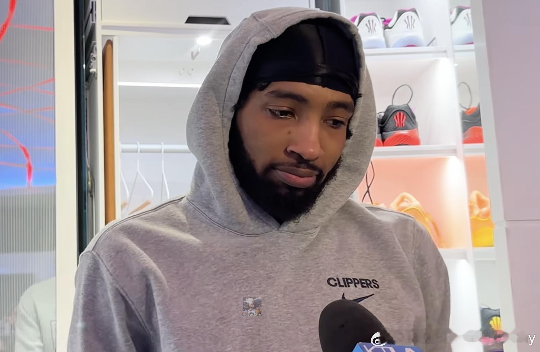 小琼斯：当场上全是能投的射手时，比赛就会变得很困难，防守方必须拉开防守、每个人都