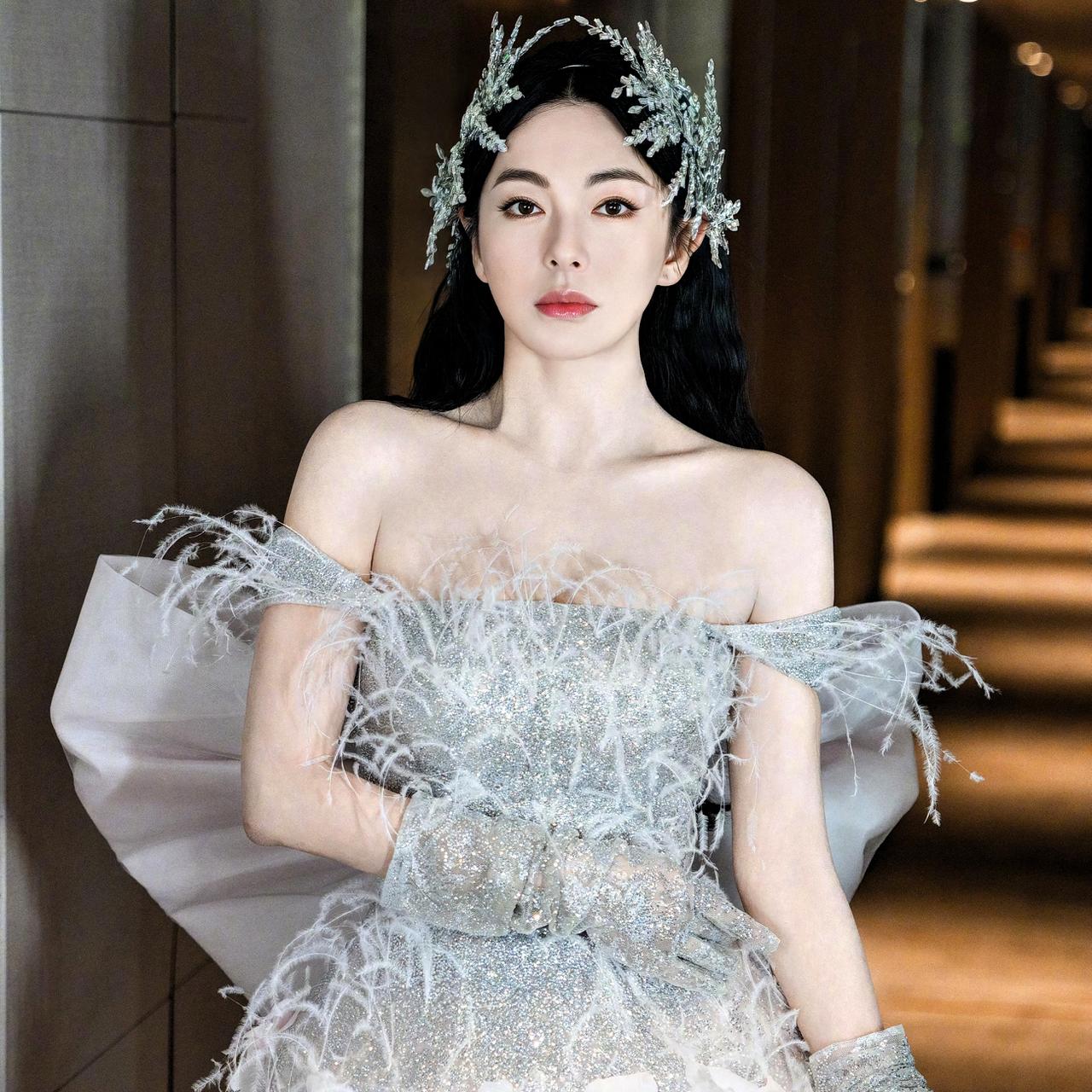 张雨绮跨界小品是以反差感、人设适配、舞台执行力见长，短板集中在专业喜剧节奏与细节