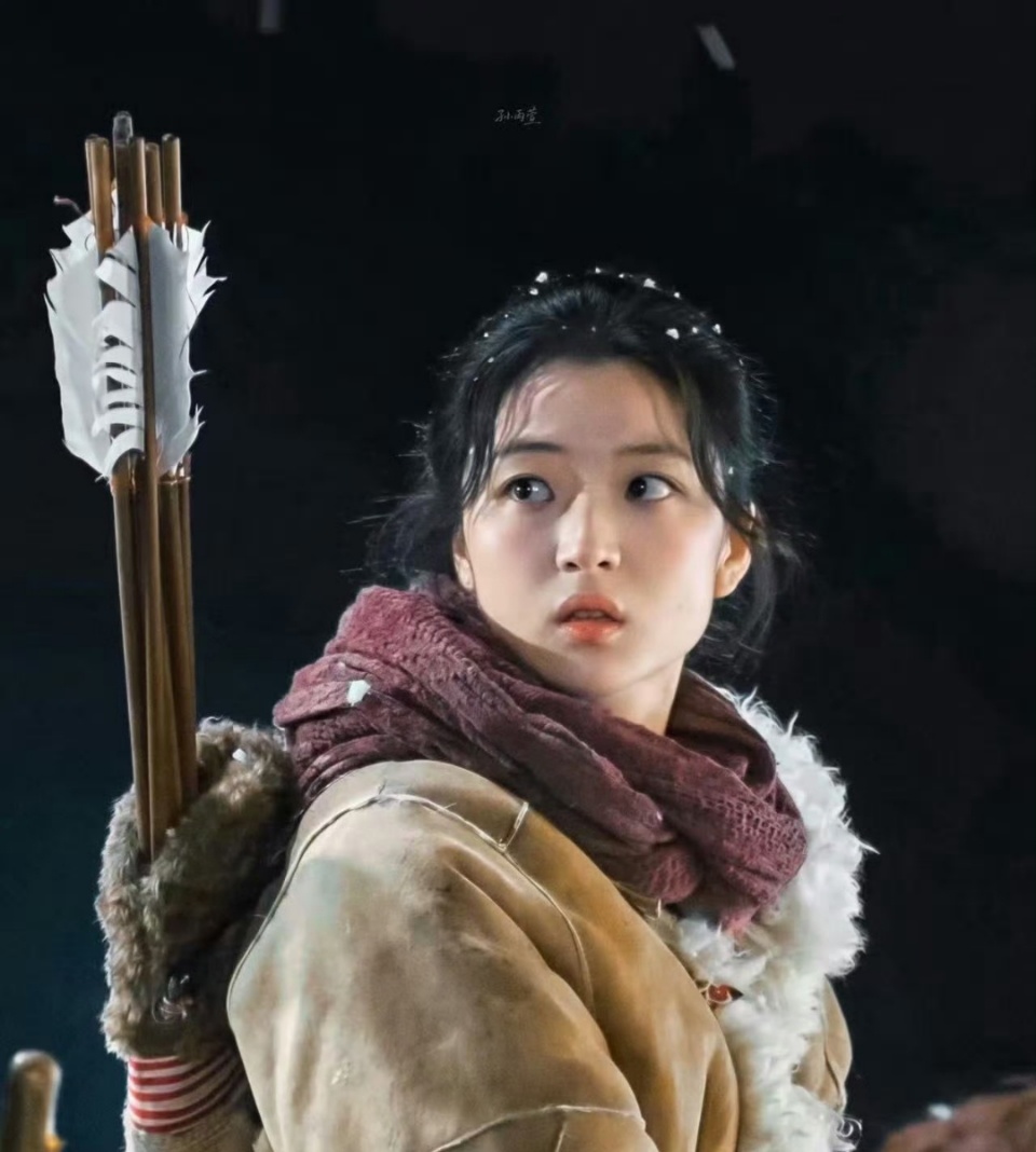 终于懂了为什么她是女主 孙千演的玉儿，像块会发光的多棱镜。天真时眼里有星星，江湖