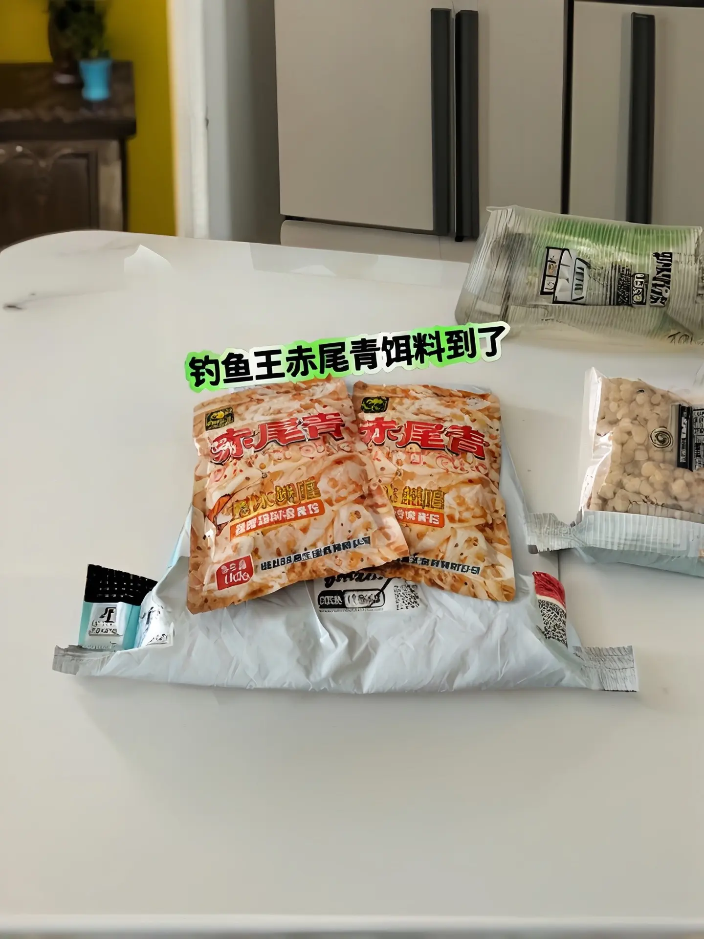 钓鱼王饵料，抓到梦中鱼！^_^这款新品饵料特意添加了虾粉，香气扑鼻，吸...