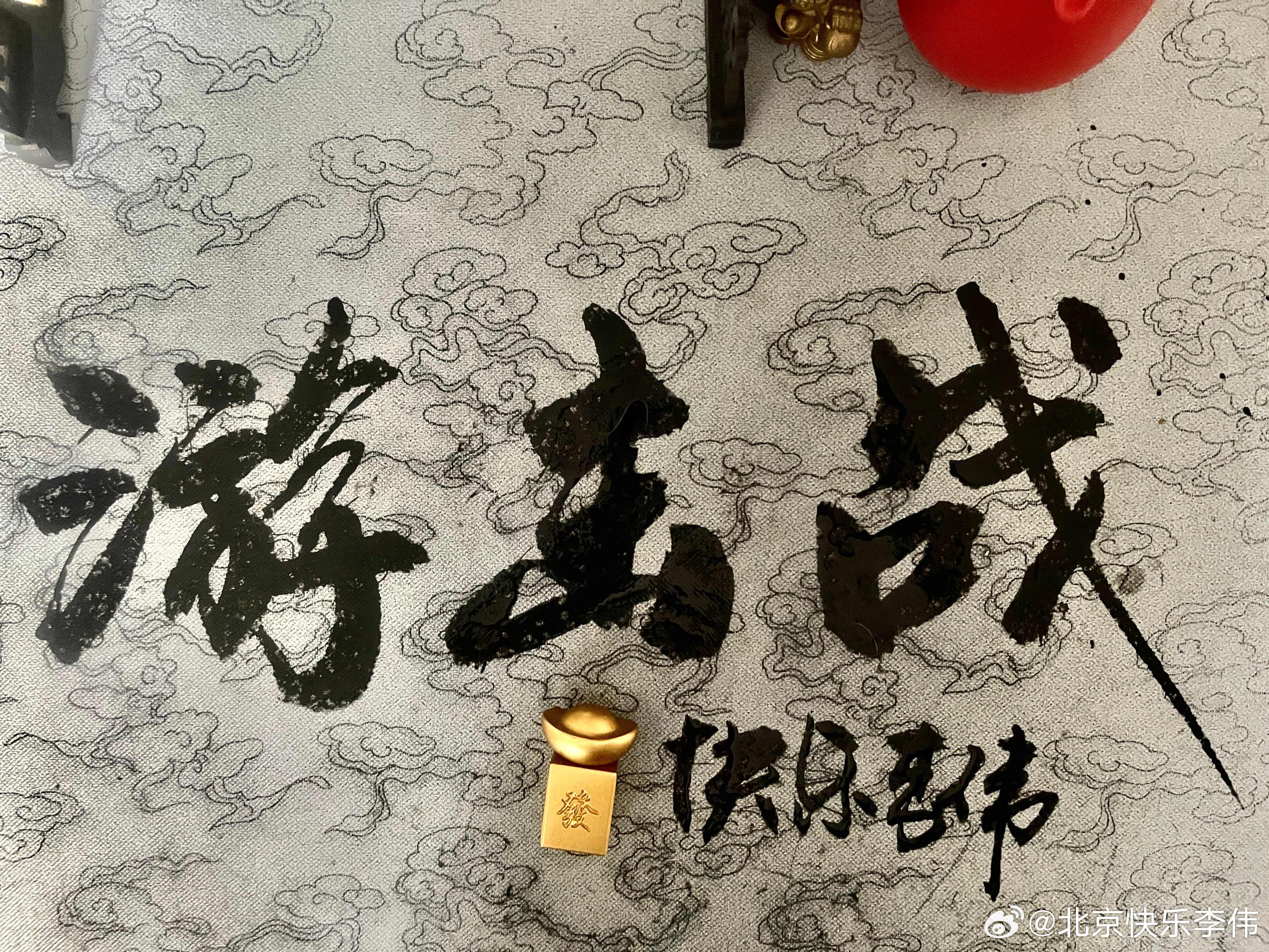游刃有余：       对手盘博弈差价的游戏，基本面的研究、热点消息的捕捉、资金