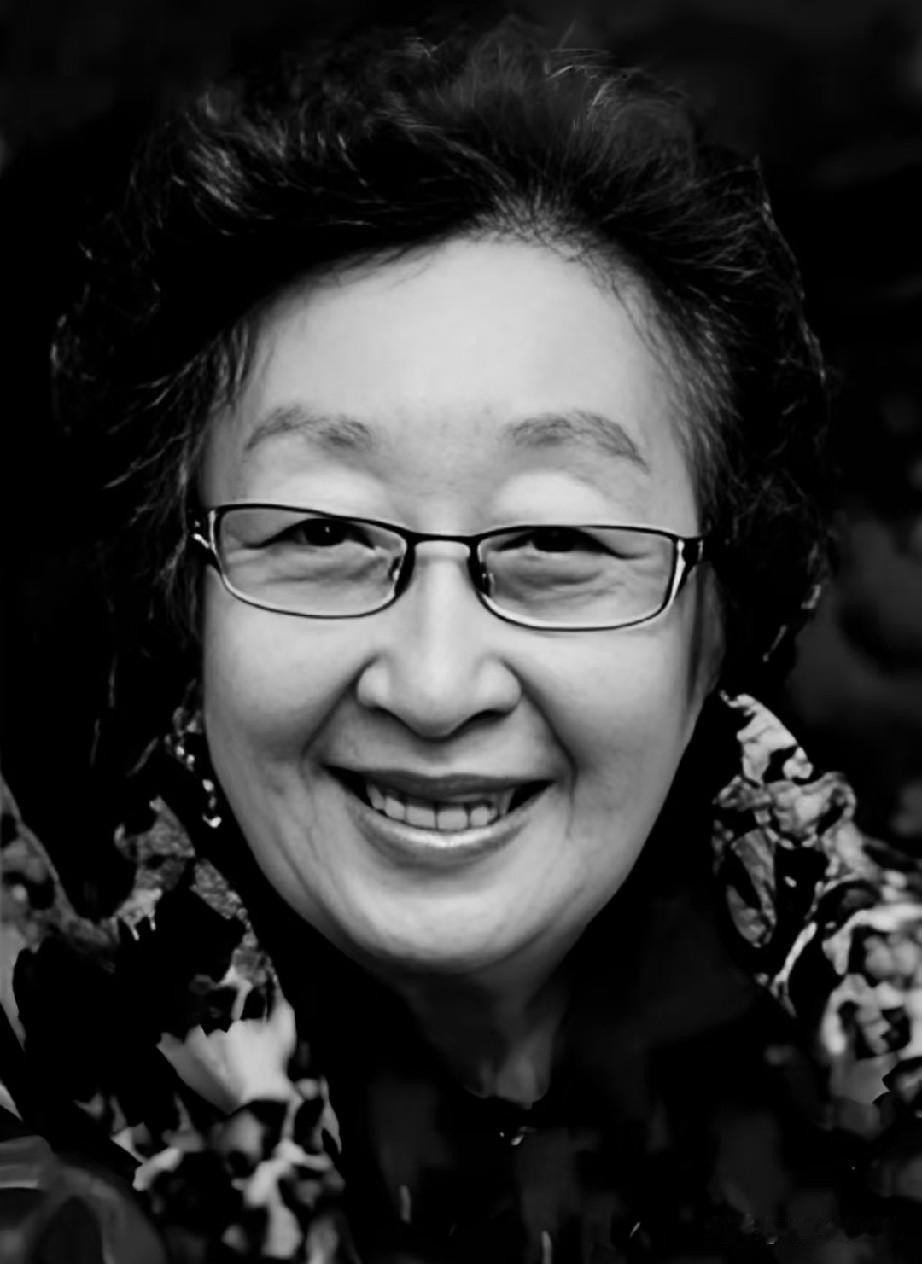 又一位老一辈表演艺术家离开了。
93 岁彭玉，在珠海安详辞世。
演了一辈子普通老