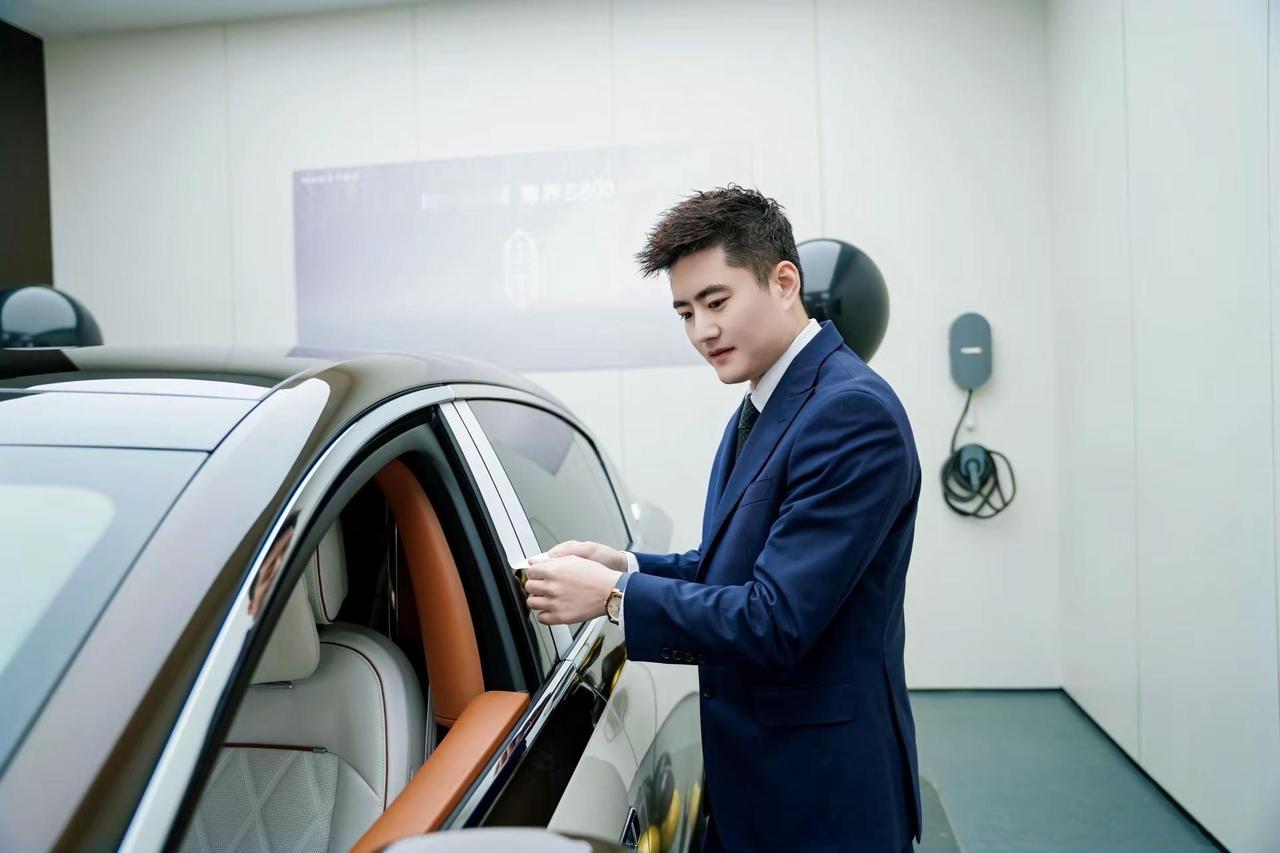 🎂汽车🚗 大玩具 哇这是谁的车，呀是我的。