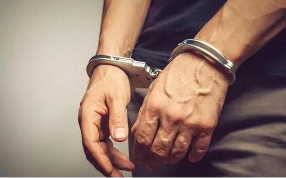 目前中国最棘手的两大难题，压根不是台海博弈、中美较量，也不是中日摩擦、负债压力，