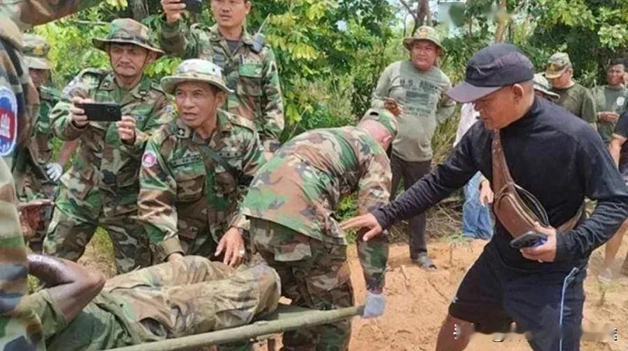 炮火连天！泰柬边境擦枪走火，20多条无辜人命没了！柬埔寨首相喊冤：是被逼还手！国