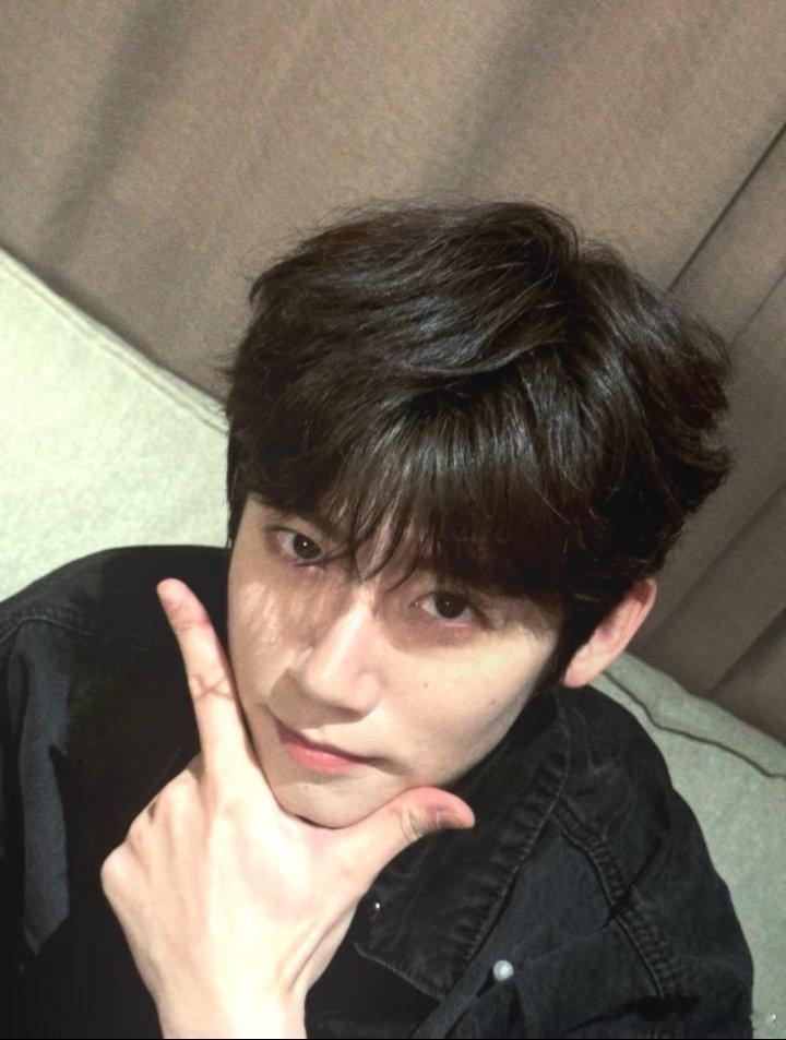 曝李卿恋爱凌晨遛狗、同回住所、第二天照常上班——李卿这不就是普通年轻人的恋爱日常