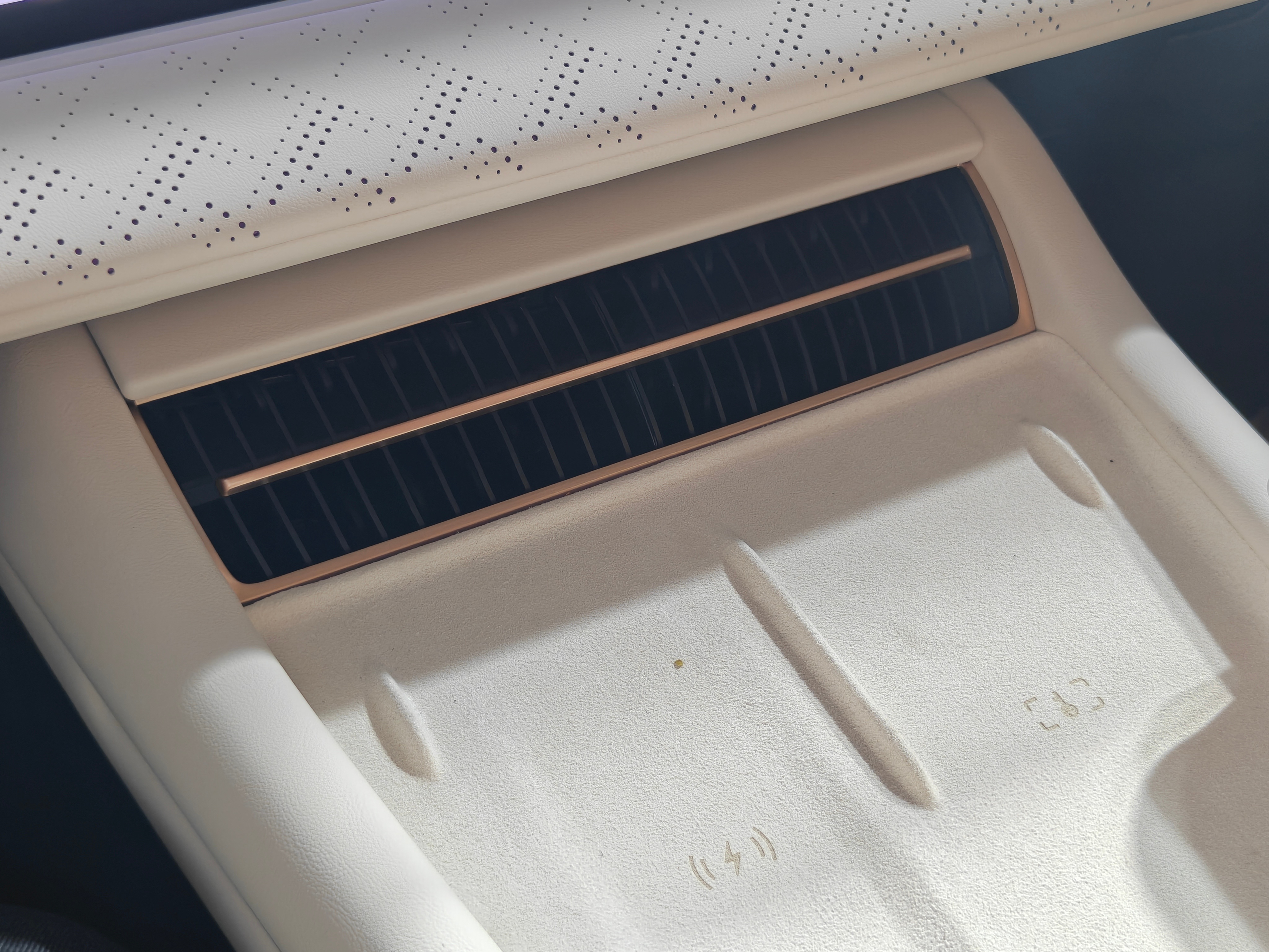 今天是东风日产 NX8 的发布会，这辆车也是大五座 SUV ，面向主流家庭市场，