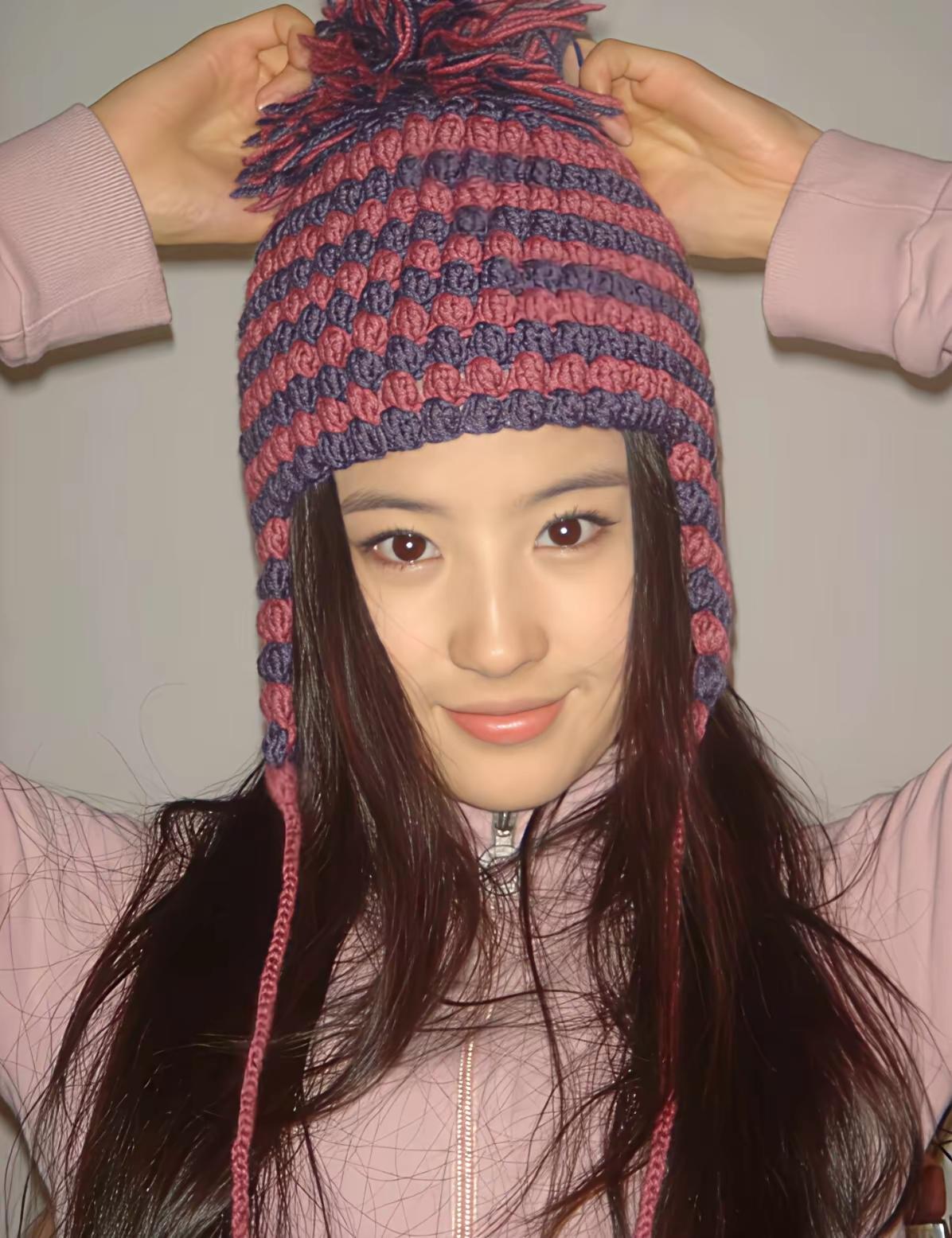 说实话
刘亦菲脸上根本找不出任何缺点
太完美了
简直就是上帝的宠儿