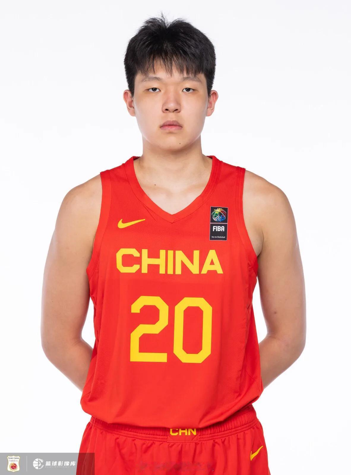 杨瀚森和郇斯楠谁更有机会进入NBA呢

1、杨瀚森  45%
作为传统的内线球员