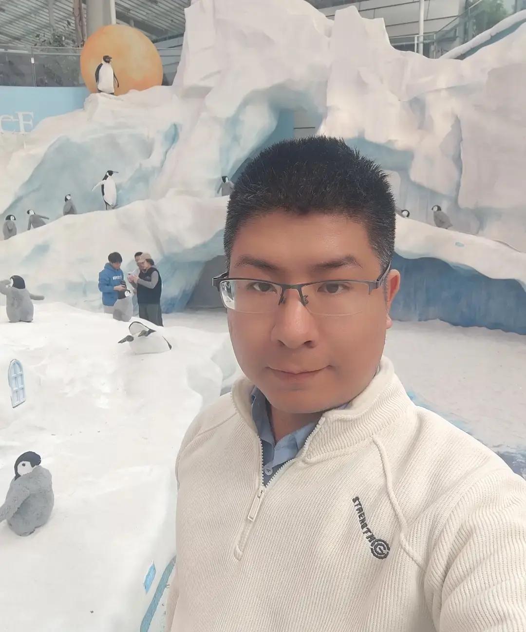 刷到个帖子，一个哥们腊月二十六傍晚去钱大妈挑没喷水的青，结账时盯着1块9的莴笋犹