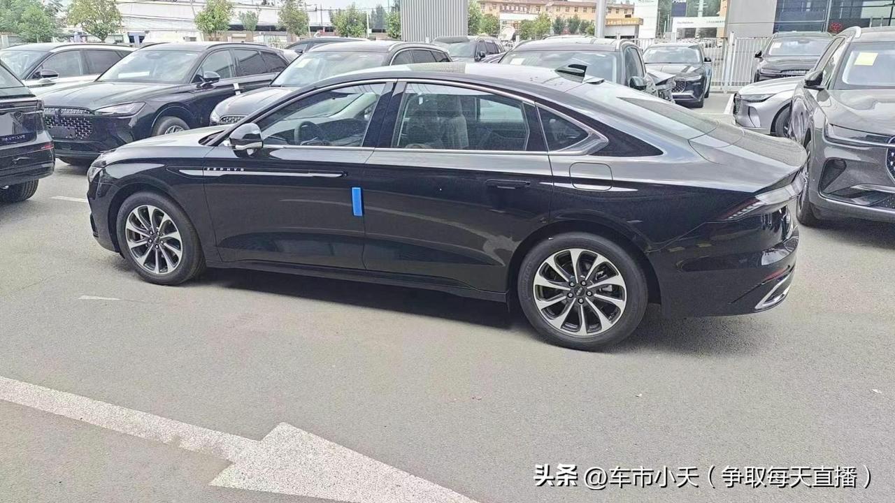 林肯现在的价格真的崩了。目前林肯Z的售价不到16万，来到15.78万，这价格和福