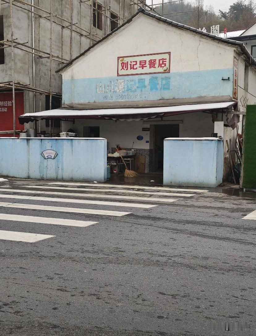 不知道这家早餐店经历了什么，但确实让人感觉说不出的别扭！