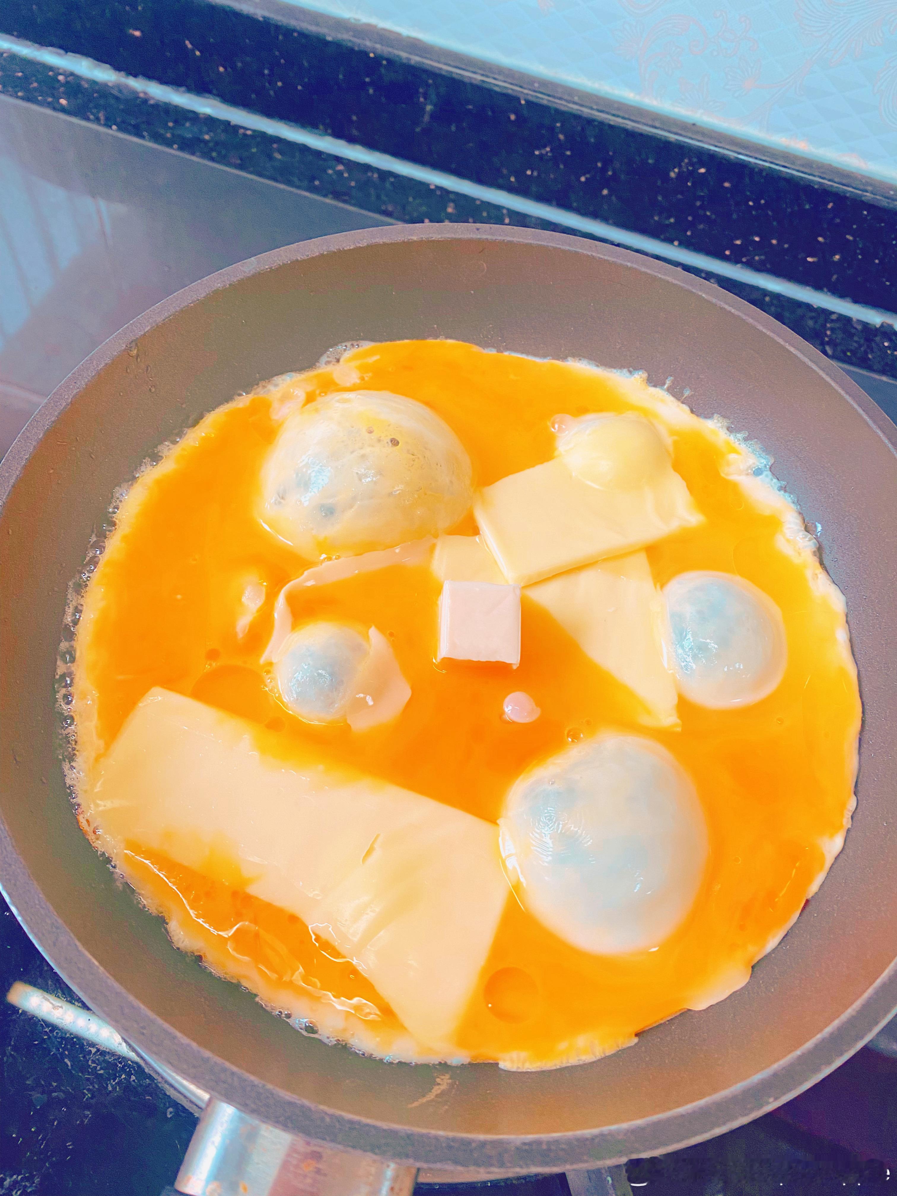 DIY巨量🧀️芝士滑蛋[抱一抱]#芝士就是力量##早餐# ​​​