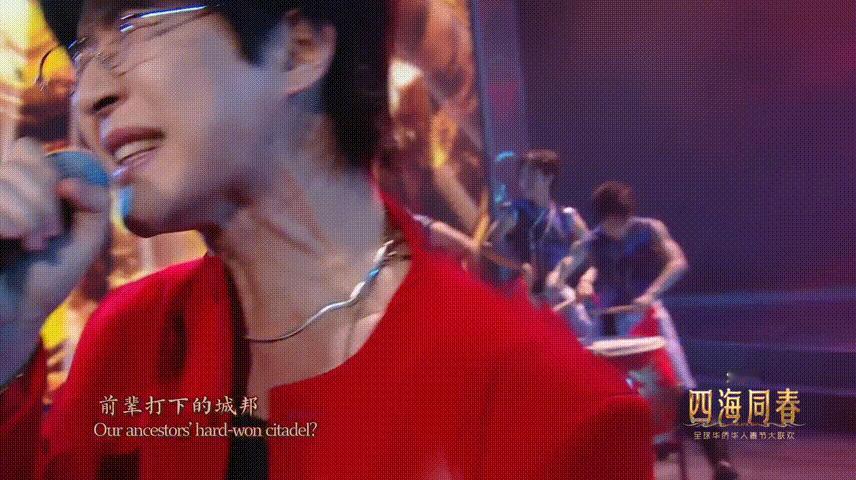 早安把麒麟唱进2026总台侨晚 早安的舞台从未让人失望！侨晚《麒麟》踏鼓为盟，声