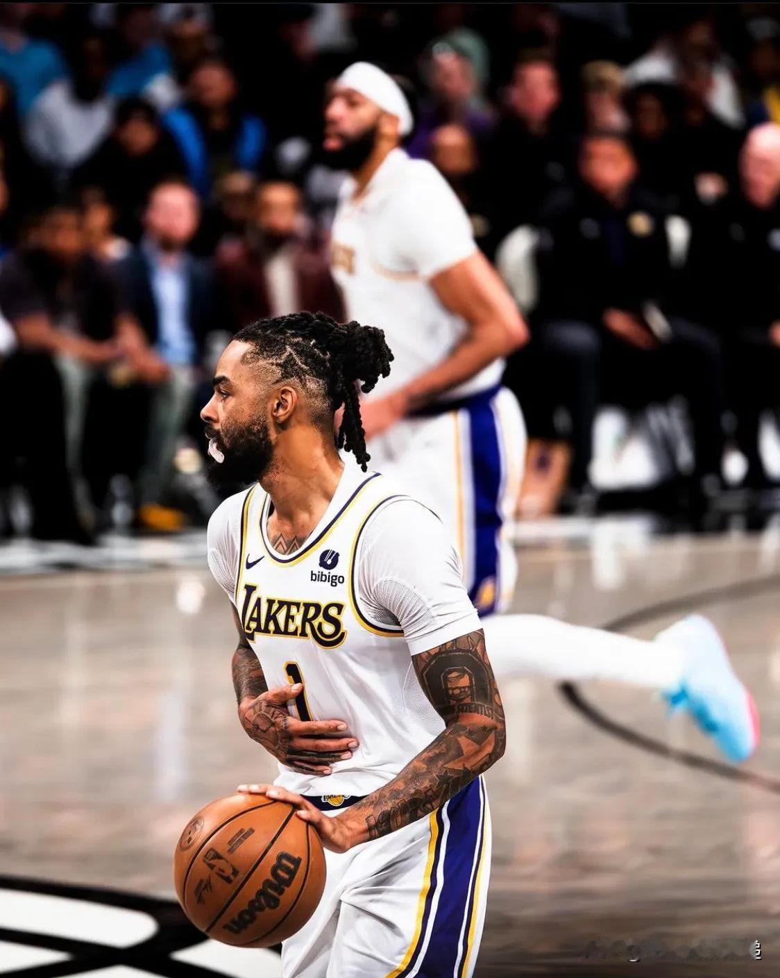 自 3 月 1 日以来 NBA 最佳三分射手（至少 9 次三分投篮）：

1. 