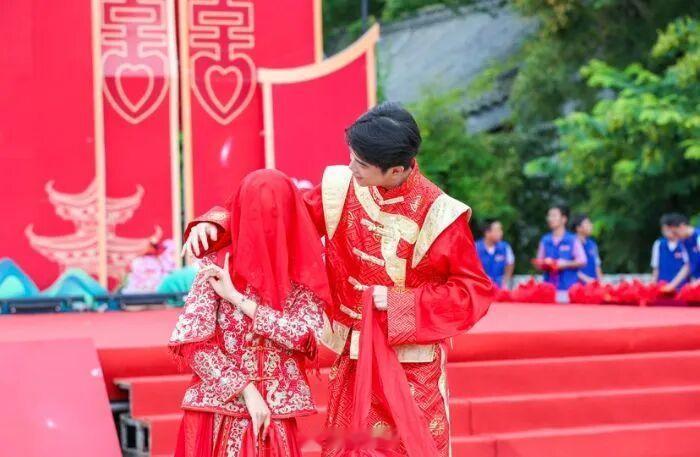 赣州【  “我们的节日·七夕——客家有囍·情缘牡丹亭”赣州市客家集体婚礼活动在大