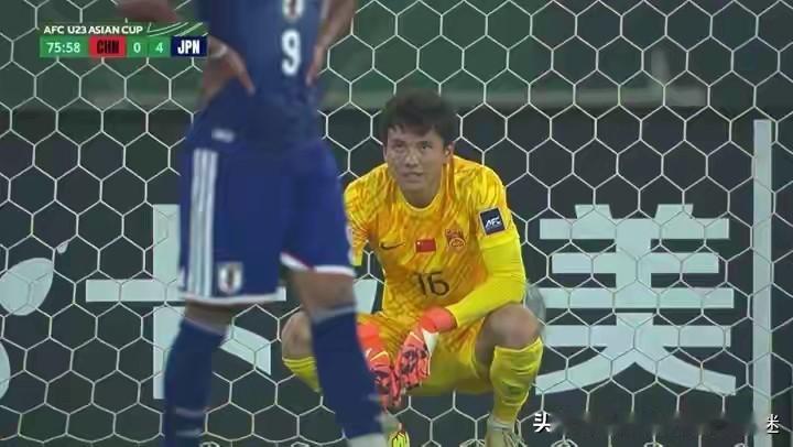 我不是球迷，但是今天跟日本打我也坚持看了半宿，小伙子们虽然很勇猛，但是还是比较保