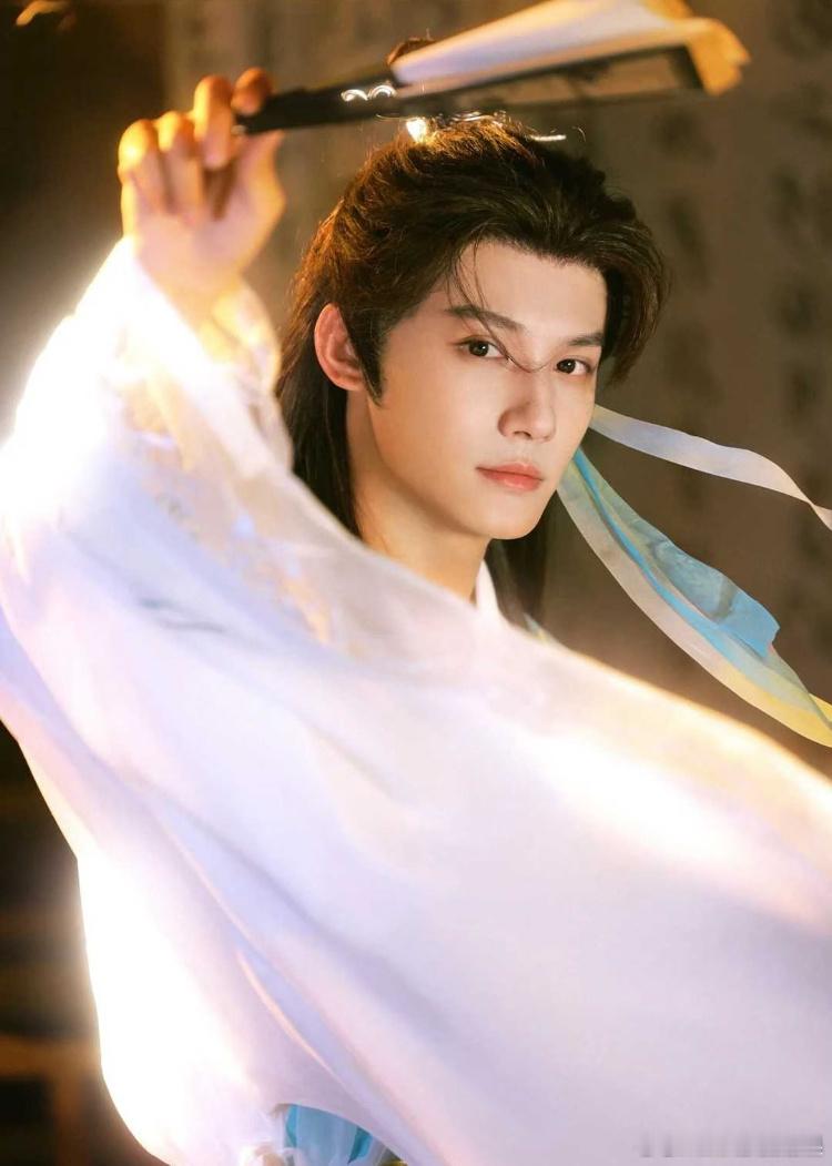 原来短剧的观众偷偷吃这么好 追《执掌》全程肾上腺素飙升，剧情不拖沓不注水，男女主