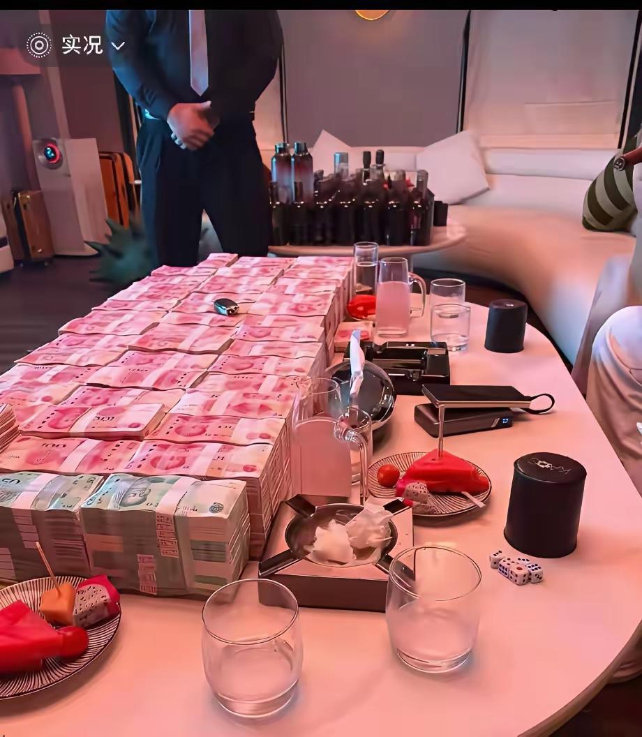 这就是传说中的五百万的份量吗？
看看这一堆确实让人眼花缭乱，说实在的这么多钱，你