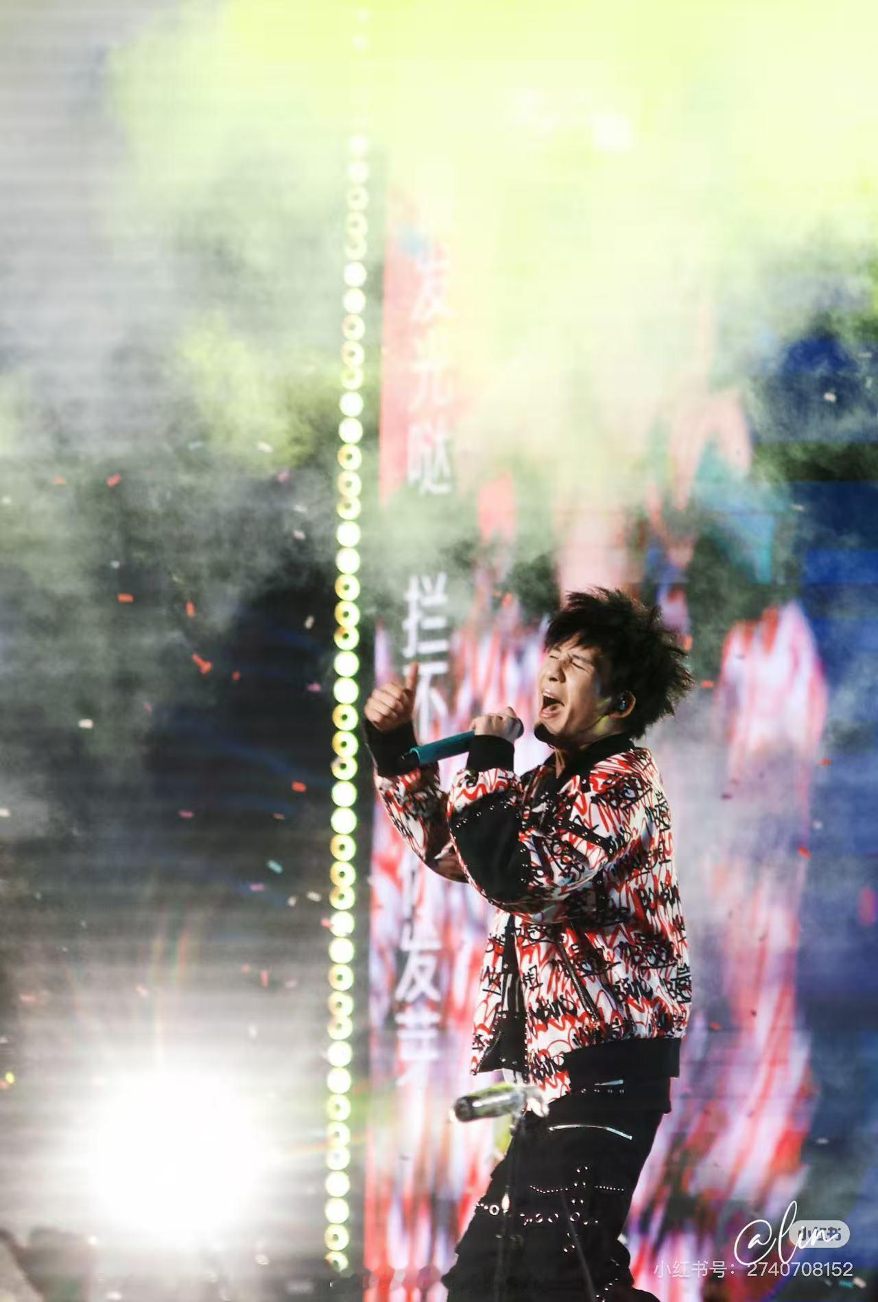 大张伟见前任会左手右手慢动作很喜欢大张伟，看他的综艺就是开森🥳，最佩服是他可以