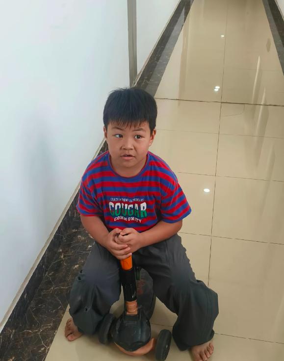 万万没想到！河南一名7岁小男孩，仅仅因为太想念舅舅，趁着奶奶在家做饭的空档，偷偷