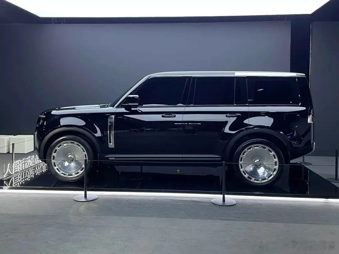 北京城市猎人？路虎卫士：车标挂错了？ 