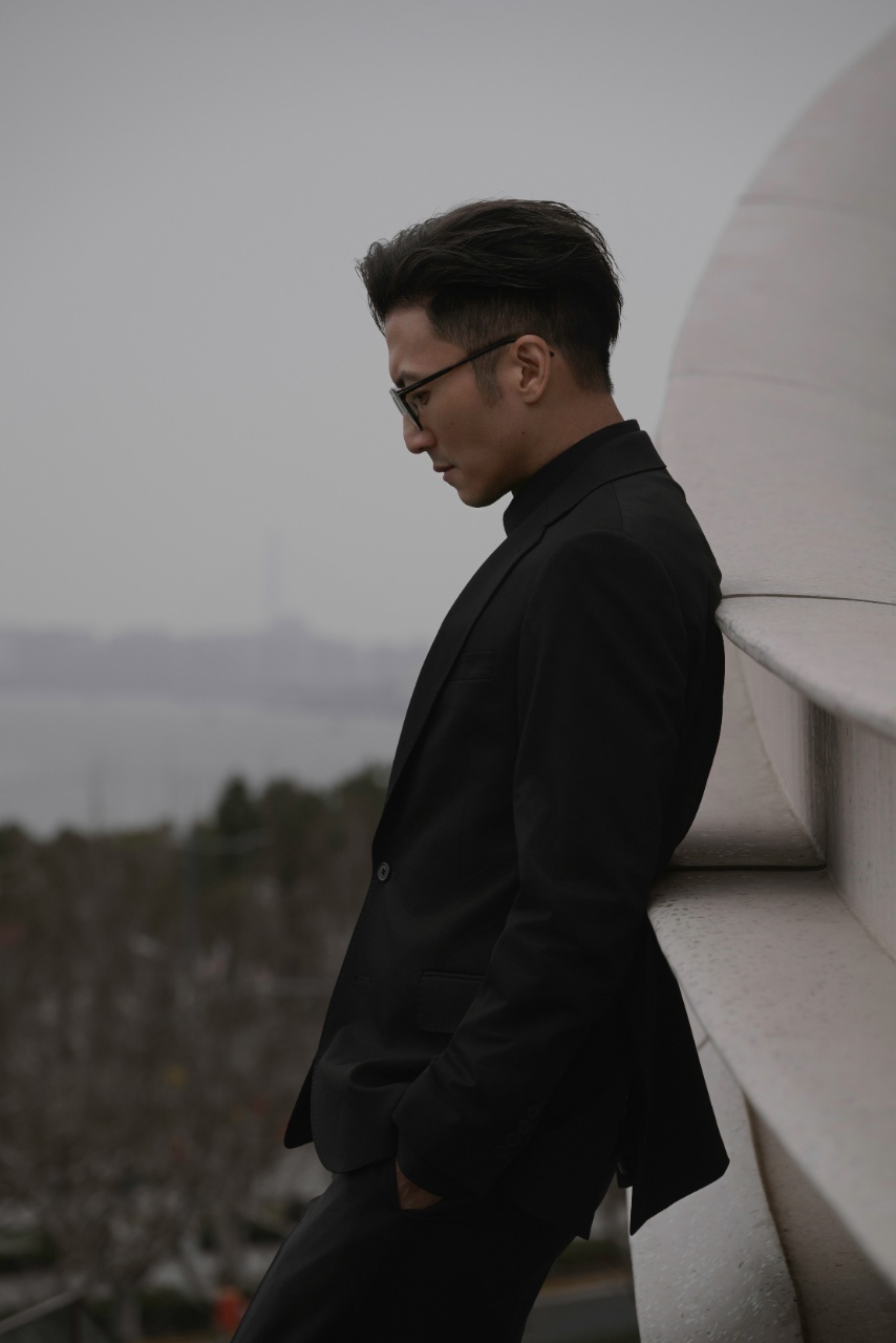 谢霆锋上班后变成了考拉 救命！谢霆锋也太抽象了吧上班后秒变温顺小考拉，这反差萌一