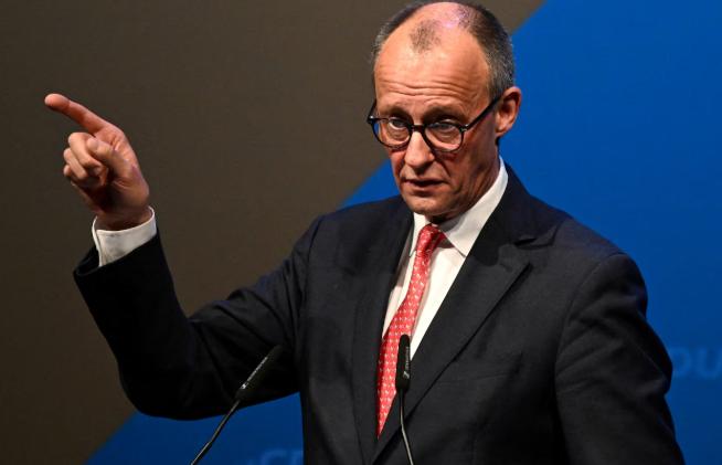 德总理默茨访华之际，欧美爆发激烈争吵，特朗普勃然大怒！

最近国际政坛简直比电视