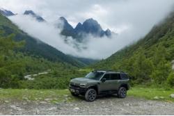 猛士M817，越野圈的性价比新选择
猛士 M817 和普拉多，数据差异能帮你选。