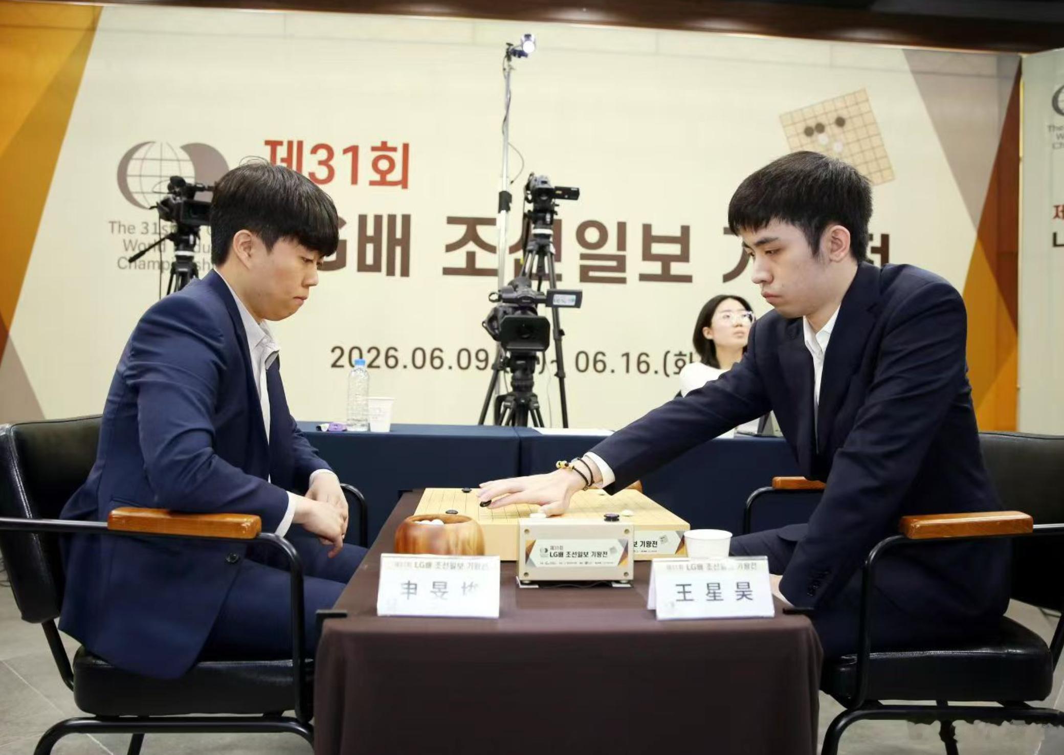 第31届LG杯世界围棋棋王战今天在韩国全州结束，王星昊九段2比1战胜韩国申旻埈九