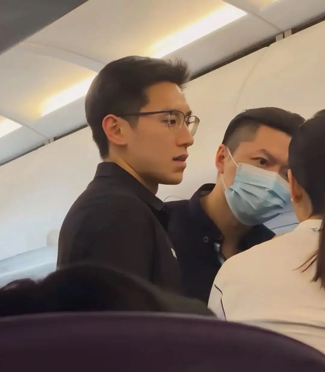 帅哥医生救人意外在网上爆火了 
