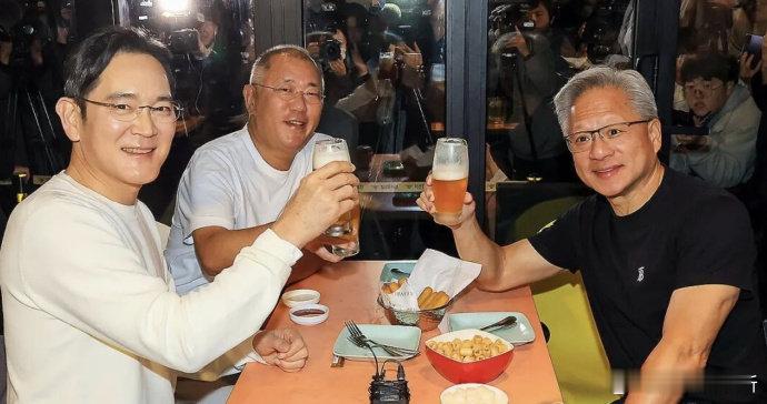 【英伟达为何盯上韩国 】英伟达CEO黄仁勋访韩引爆全网，从炸鸡啤酒局到产业合作，