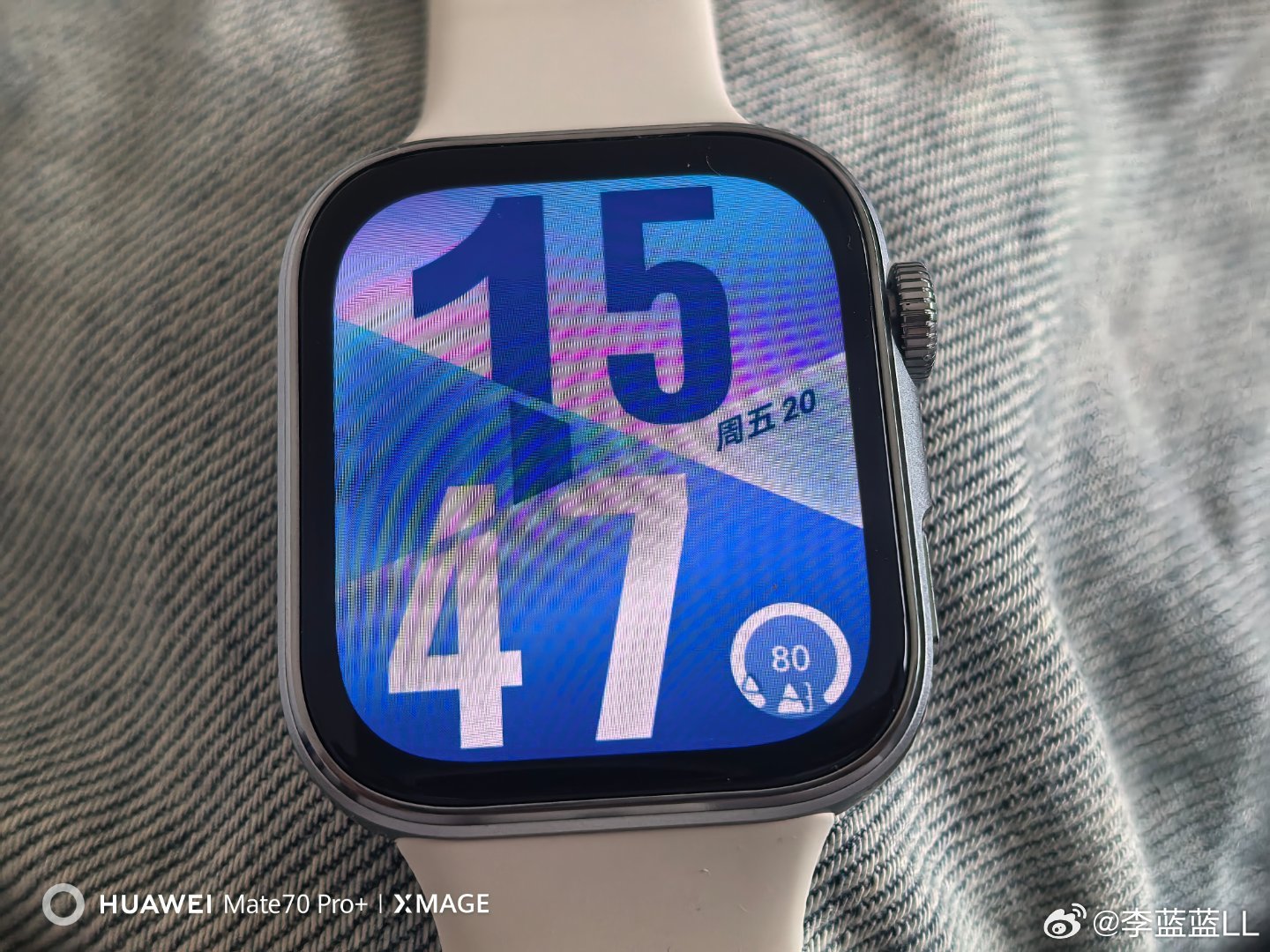 华为智能手表的气压计准的可怕。在楼上显示海拔80米。在楼下就显示77米了。精确到