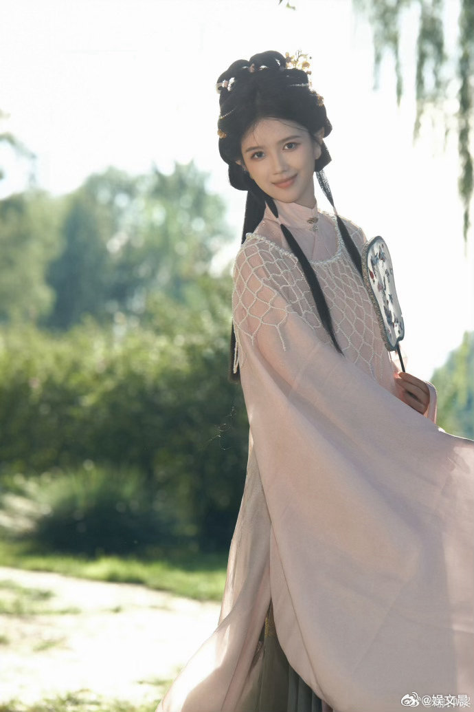 喻钟黎逐玉千字收官文 谁被喻钟黎的收官文圈粉了？她用千字文字证明，好演员不仅会演