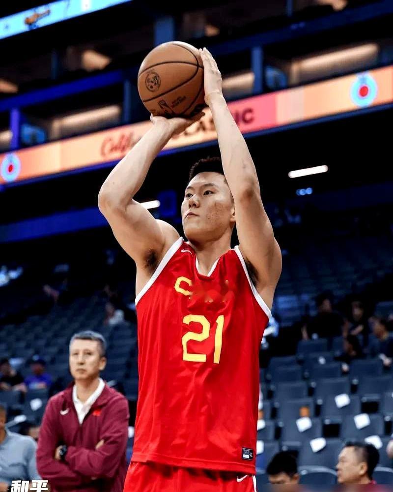 中国男篮差点把底裤都输没了，主力一歇直接现了原形，全场被格鲁吉亚二队压着打，最后