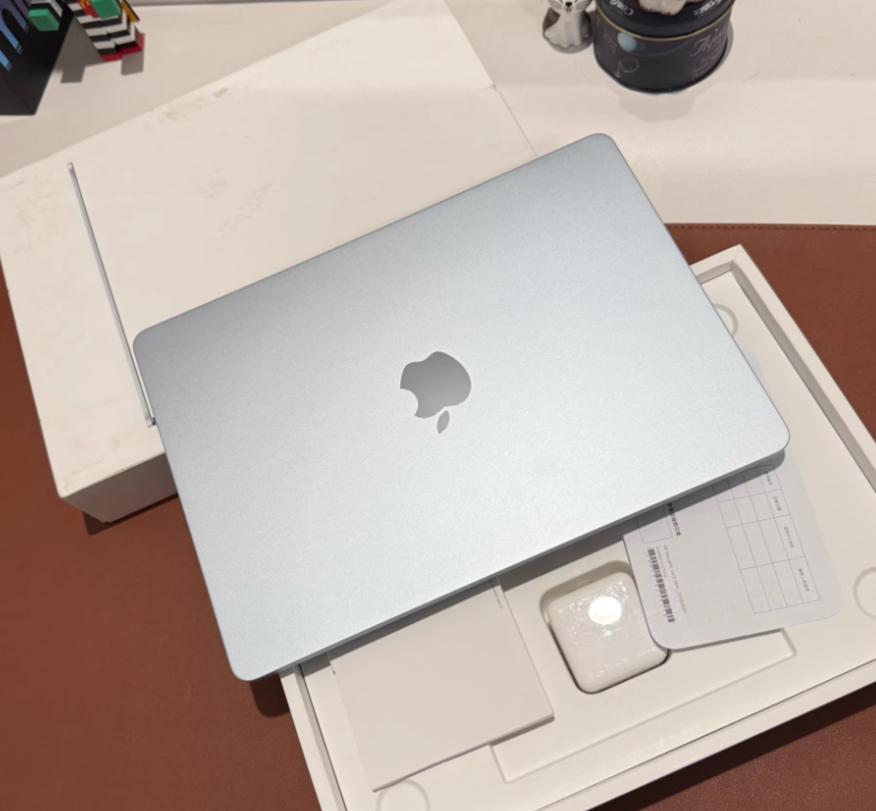 果粉真别不服，今年MacBook Air虽然价格掉得特别离谱，国补后5K+就能拿