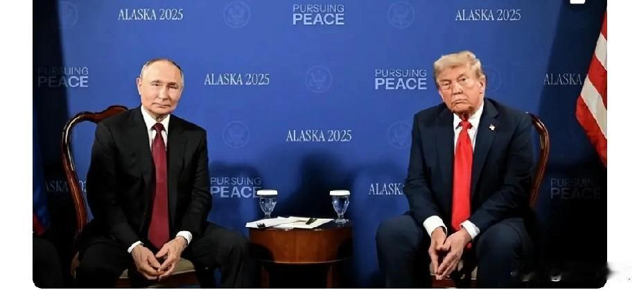 欧洲国家西班牙不理解地说:你说你倆长相依，为什么要把我们抛弃？

直布罗陀海峡边