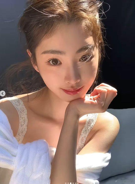 #2024MSI# #英雄联盟# Ming绯闻女友1saye晒美照：蕾丝吊带 甜