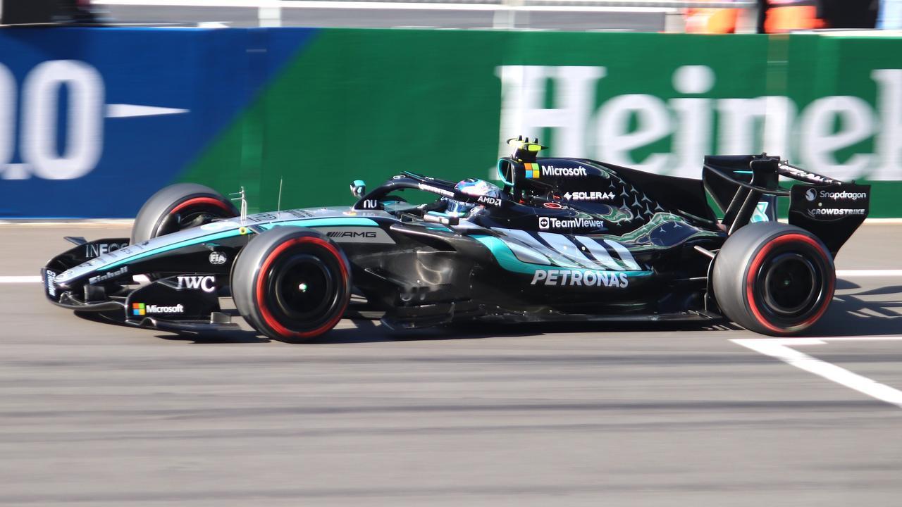 关于F1迈阿密站，这站很适合晒车手、队帽、桌面装备，因为迈阿密站的赛道很有“街区