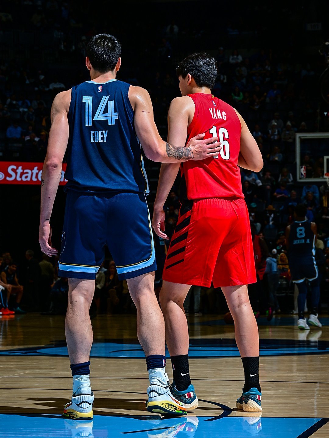 12月8日，杨瀚森的第一次首发，4分5篮板2助攻。 