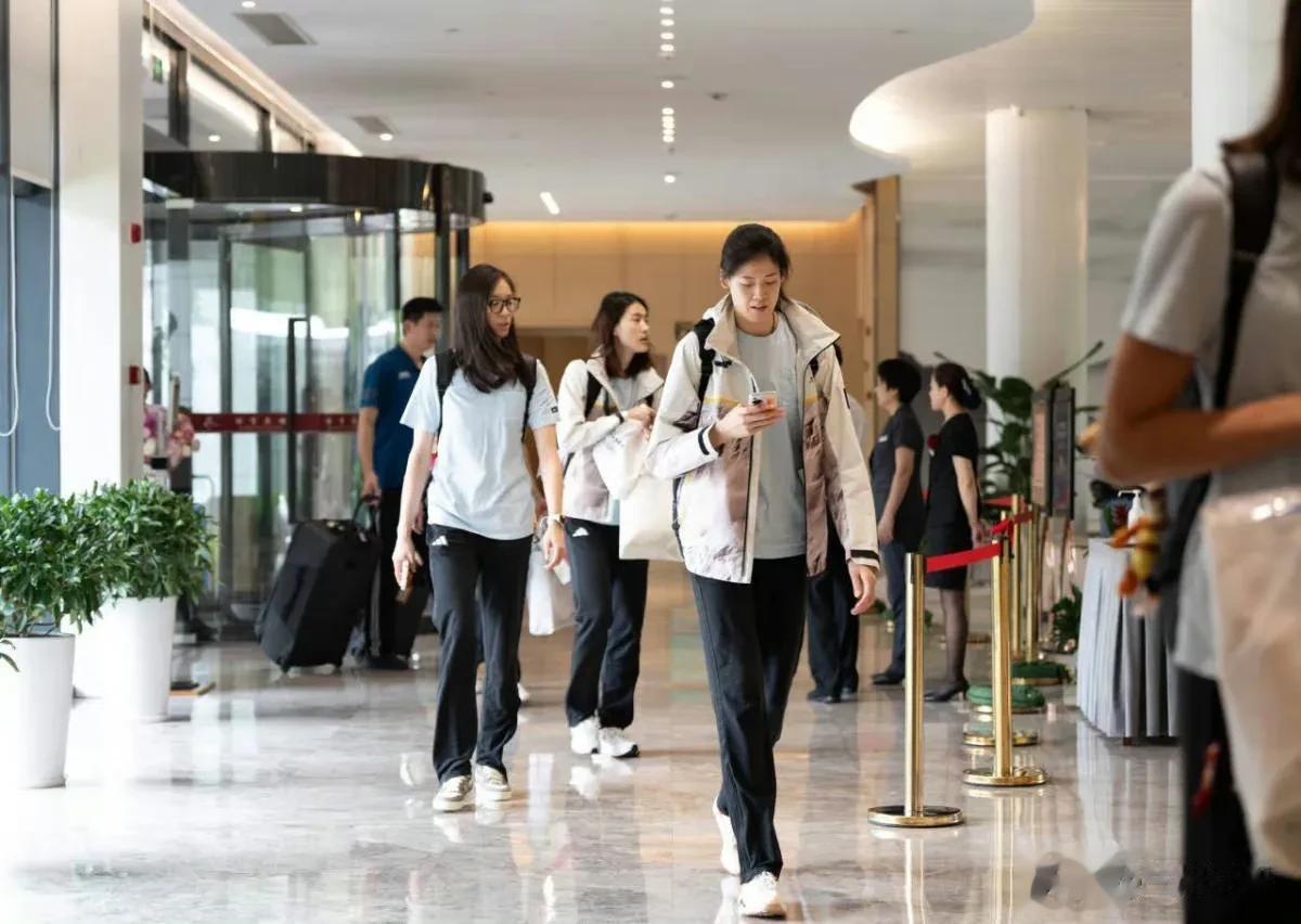中国女排返回北仑体育训练基地 投入亚运备战
       据宁波当地媒体的报道，
