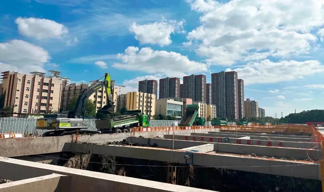 上海地铁13号线西延伸，从既有金运路站向西，终点抵达国家会展中心，线路全长9.6