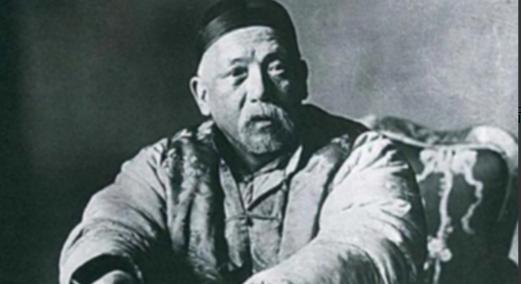 1915年民国时期，据袁世凯贴身侍卫陶树德回忆：袁世凯每天5点起床后，先喝鸡汤、