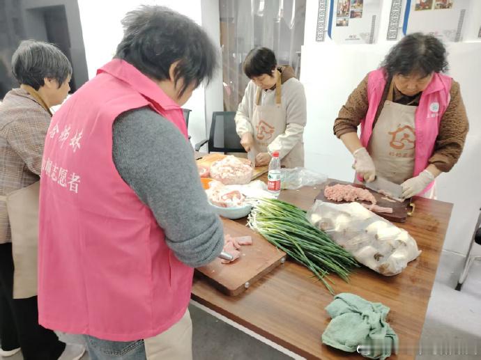 奶奶菜谱守护台州家味让传统节气焕发新生 近日，台州三门。龙山社区举办“清风迎立夏