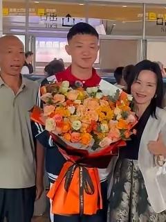 9月6号，长春大学第4883名报到的新生里，有个19岁的山西小伙，引起了全校注意