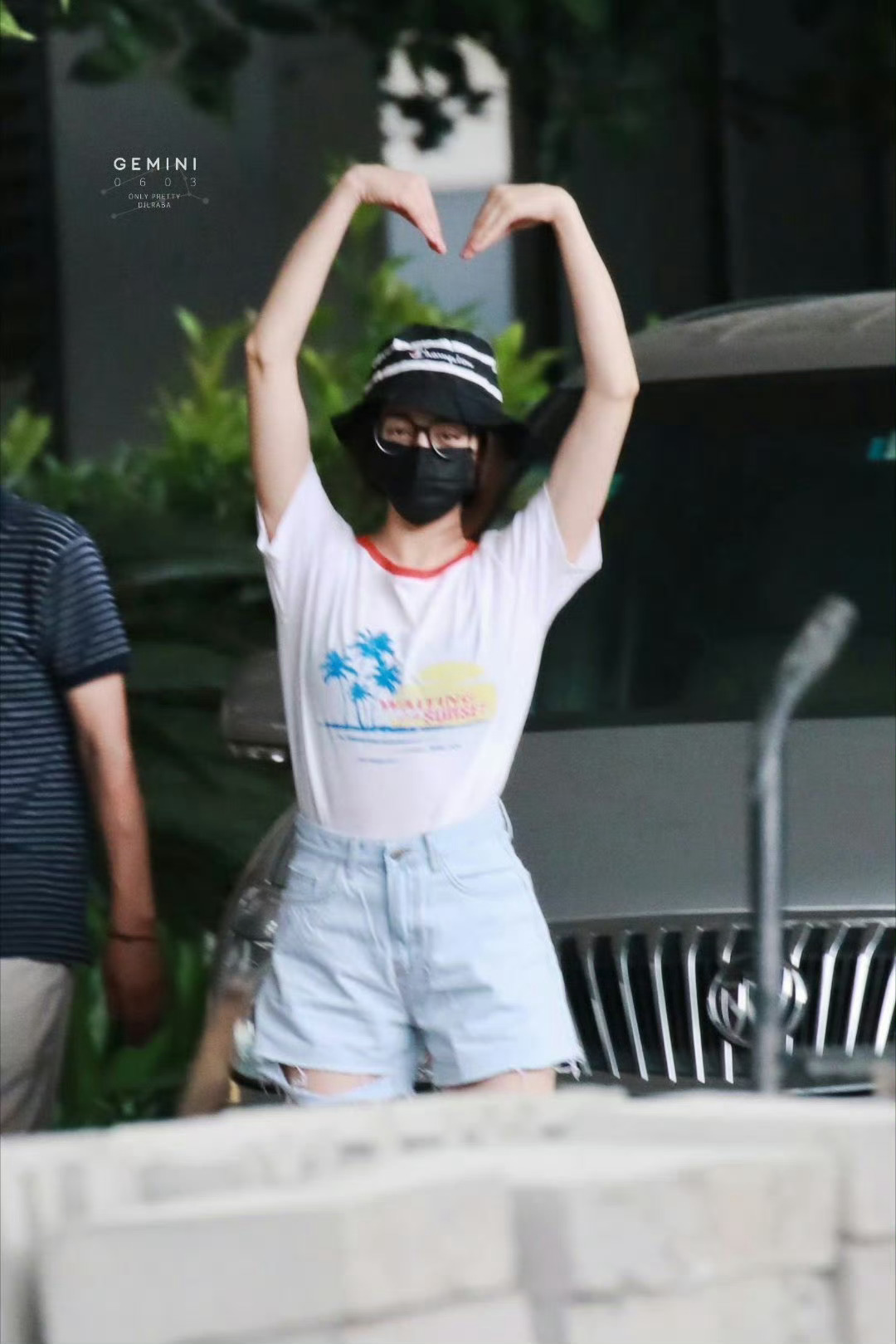 迪丽热巴路虎卫士全驭代言人迪丽热巴 dlrb 迪丽热巴 dlrb 热巴开卫士 时